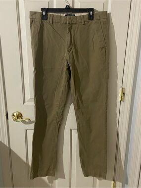 Banana Republic Men’s Olive Khaki Aiden Chinos